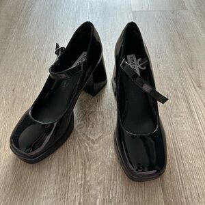 Steve Madden Black Platform Elegance